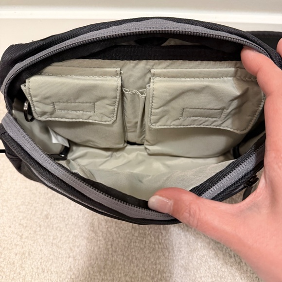 Pacsafe Anti-theft Waist Pack - Picture 6 of 6